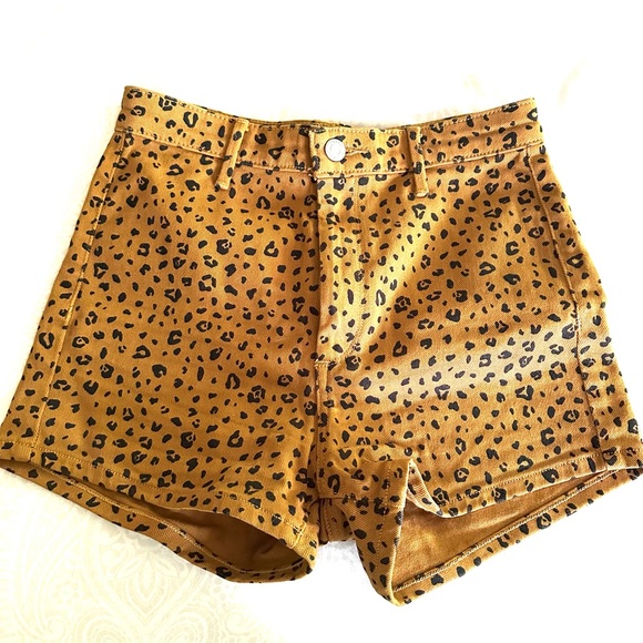 Aritzia Pants - Aritzia Sunday Best Cheetah-print Jean Shorts, NWOT, 4